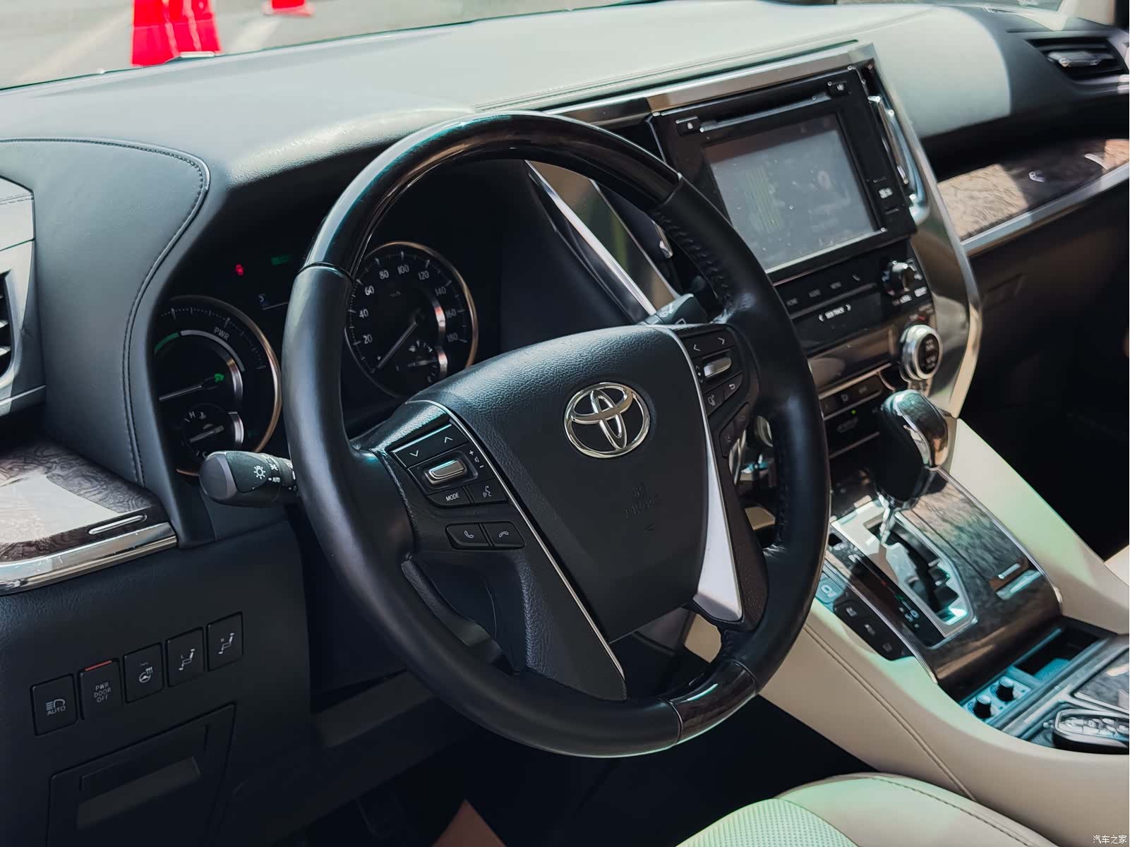 Toyota Alphard, 2019 8