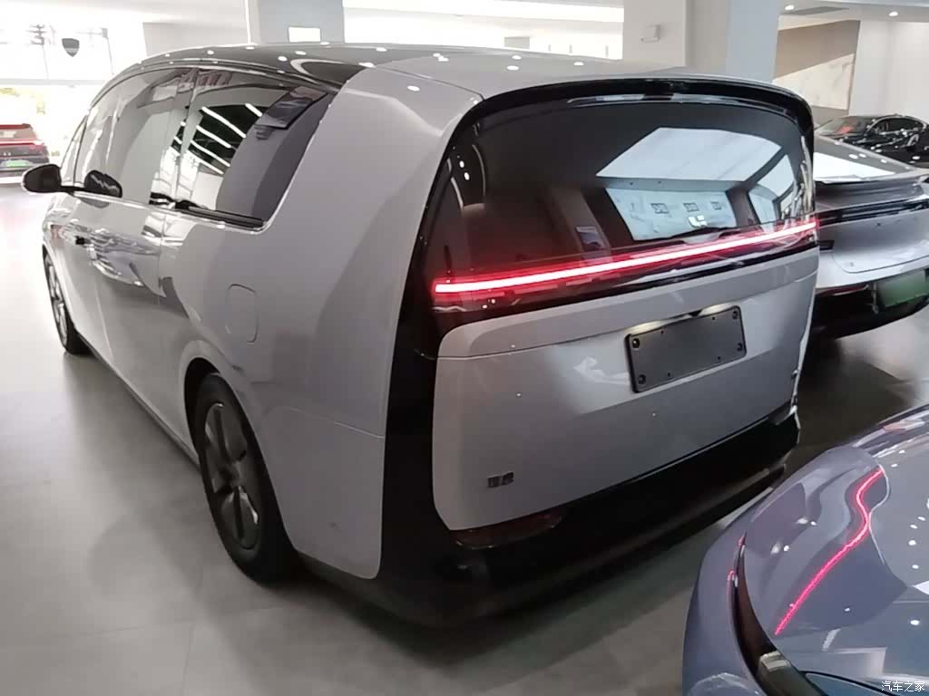 Li Auto MEGA, 2025 все фото