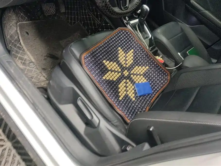 Volkswagen T-ROC exploring Songs