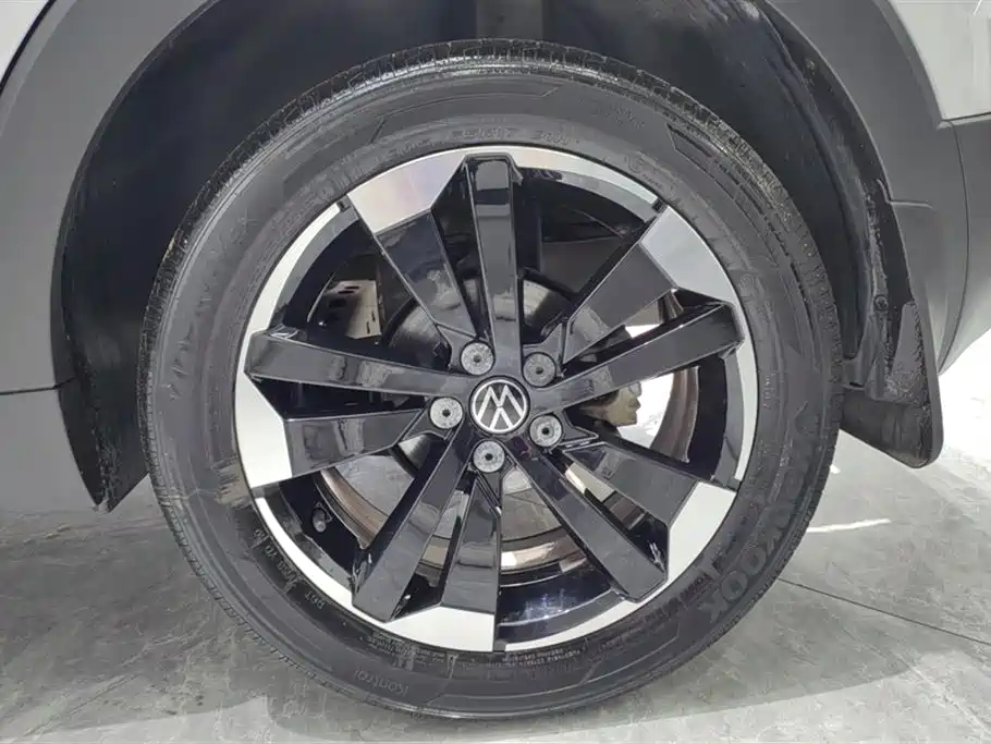 Volkswagen Exploring the shadow