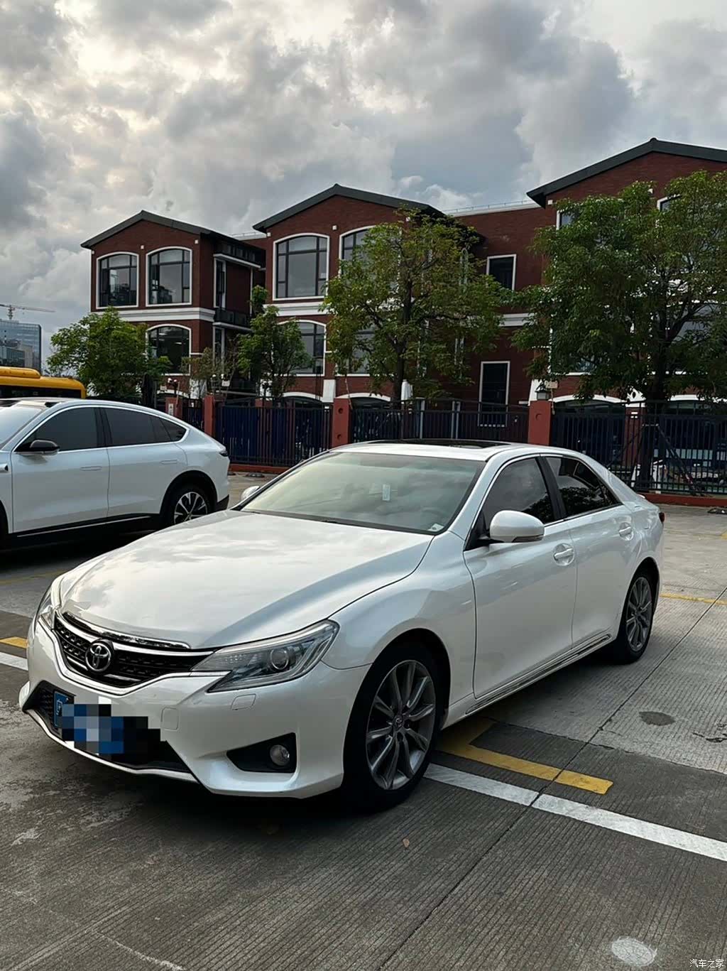 Toyota 2.5V, 2016 1