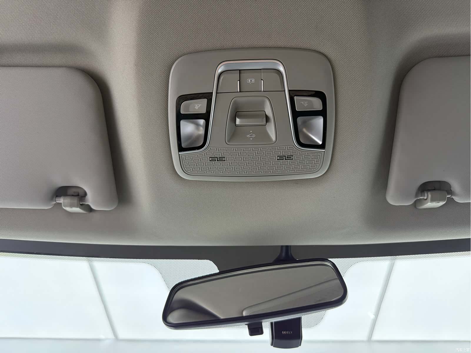 Geely Coolray, 2022 16