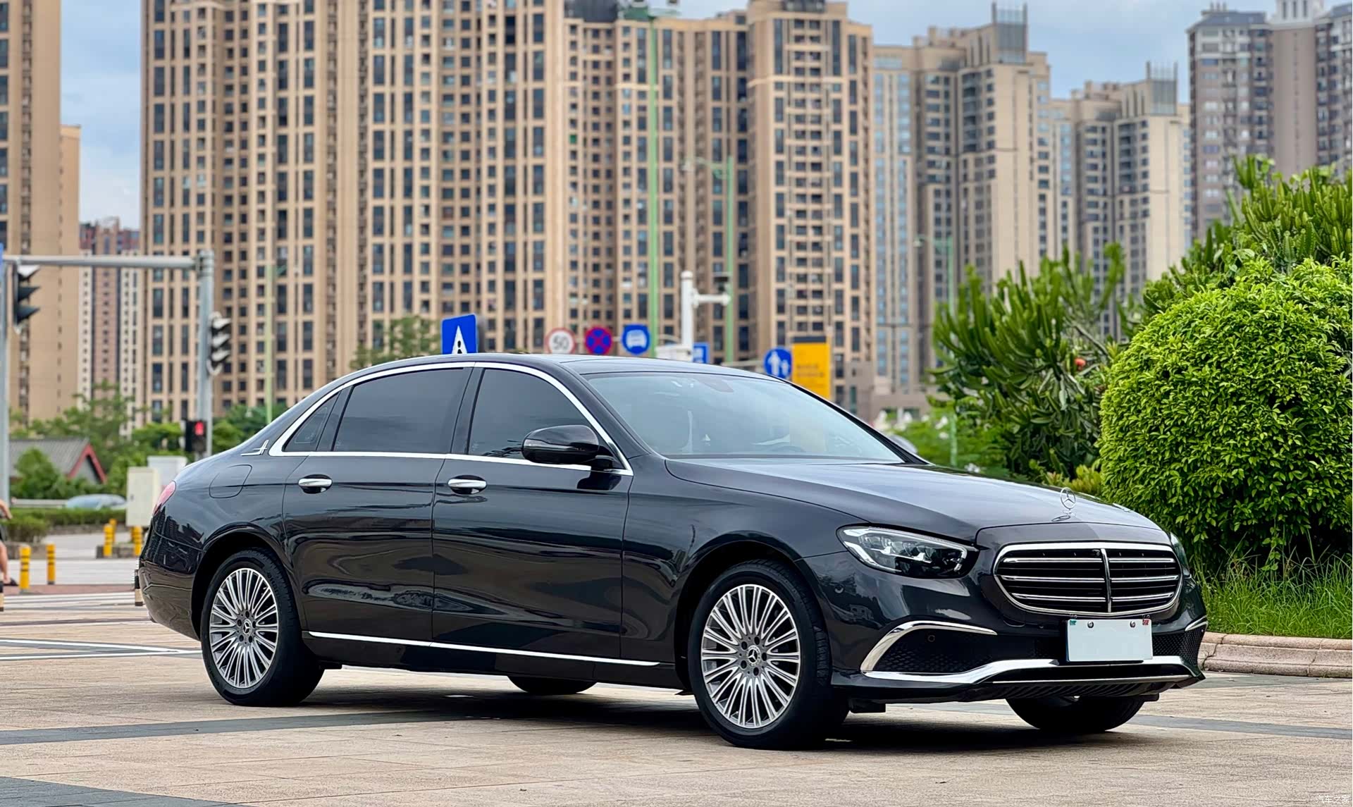 Mercedes-Benz E-Class, 2023 3