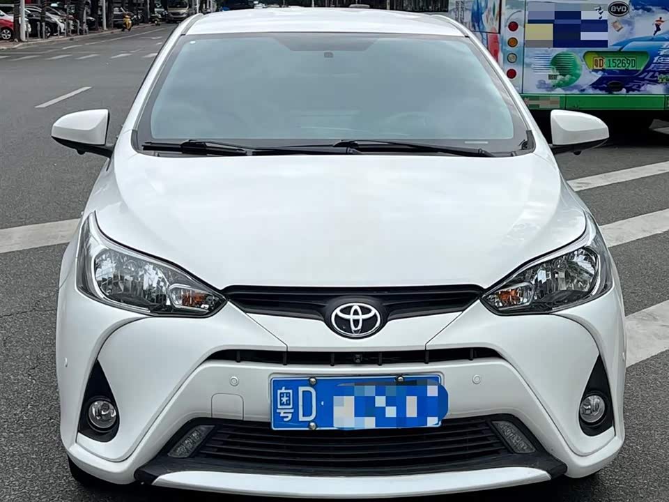 Toyota YARiS L to enjoy