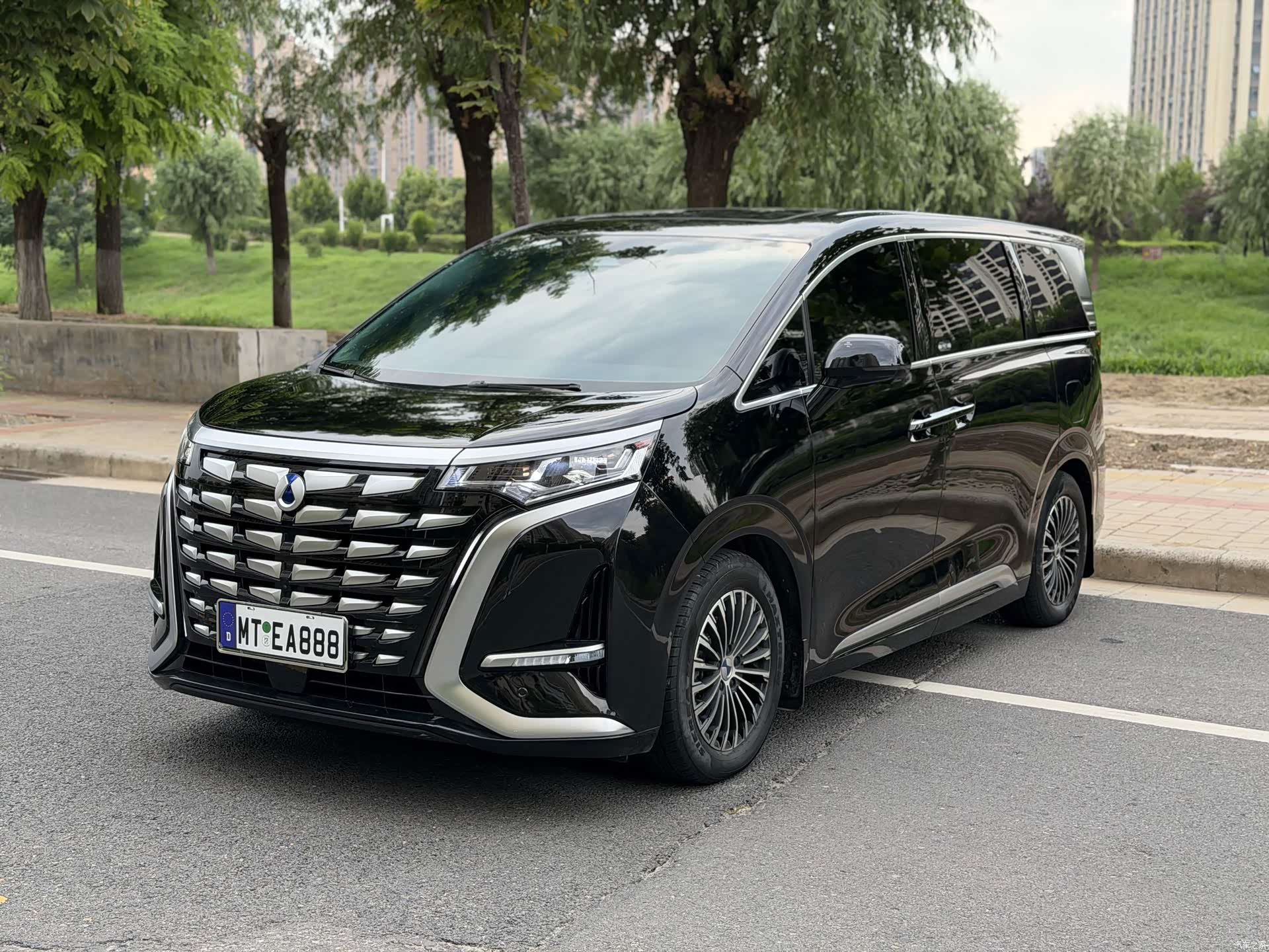 Denza D9