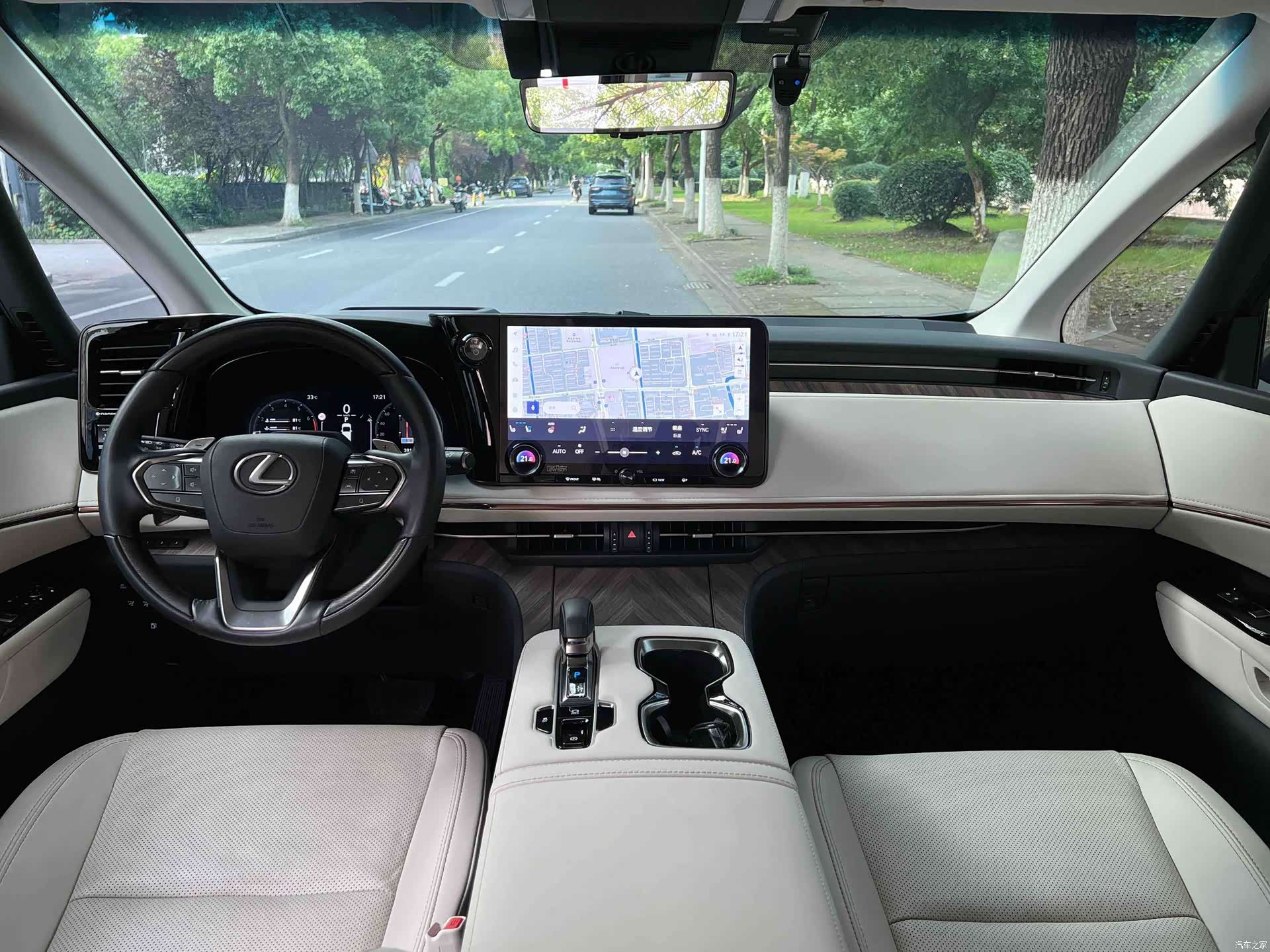 Lexus LM, 2024 4