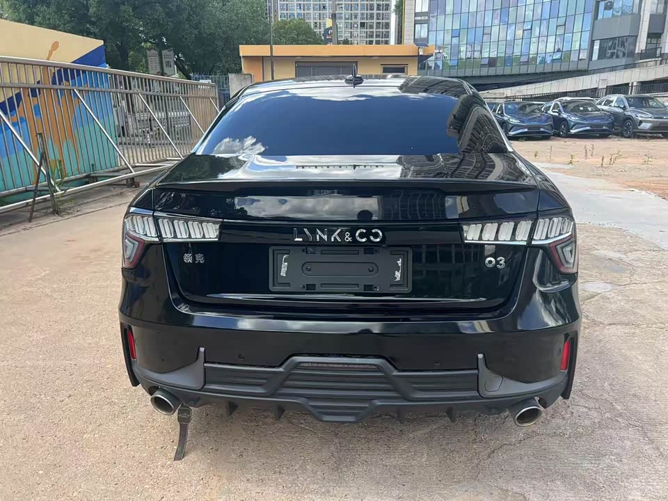 Lynk & Co 03 Lynk & Co 03