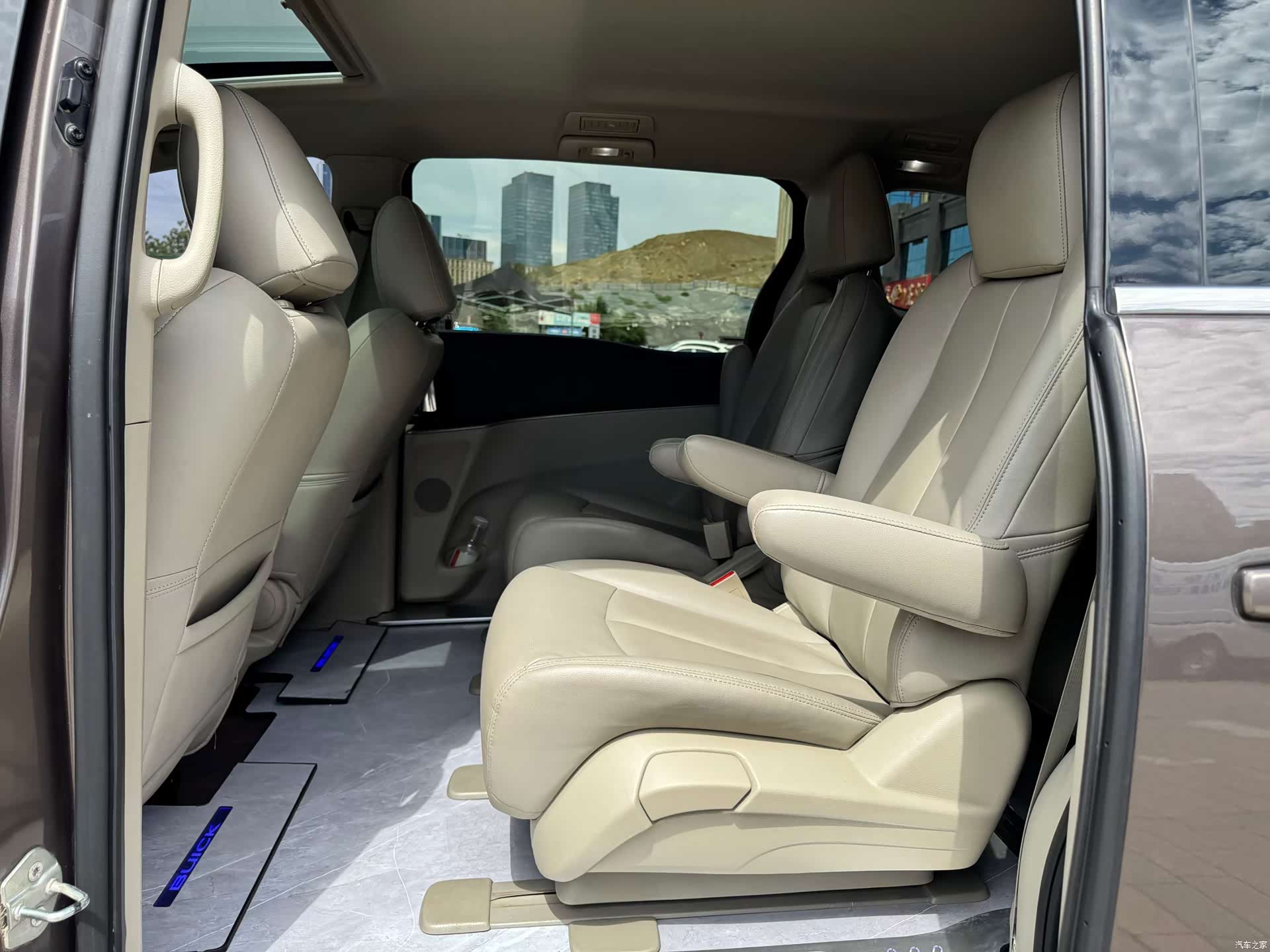 Buick GL8, 2017 4