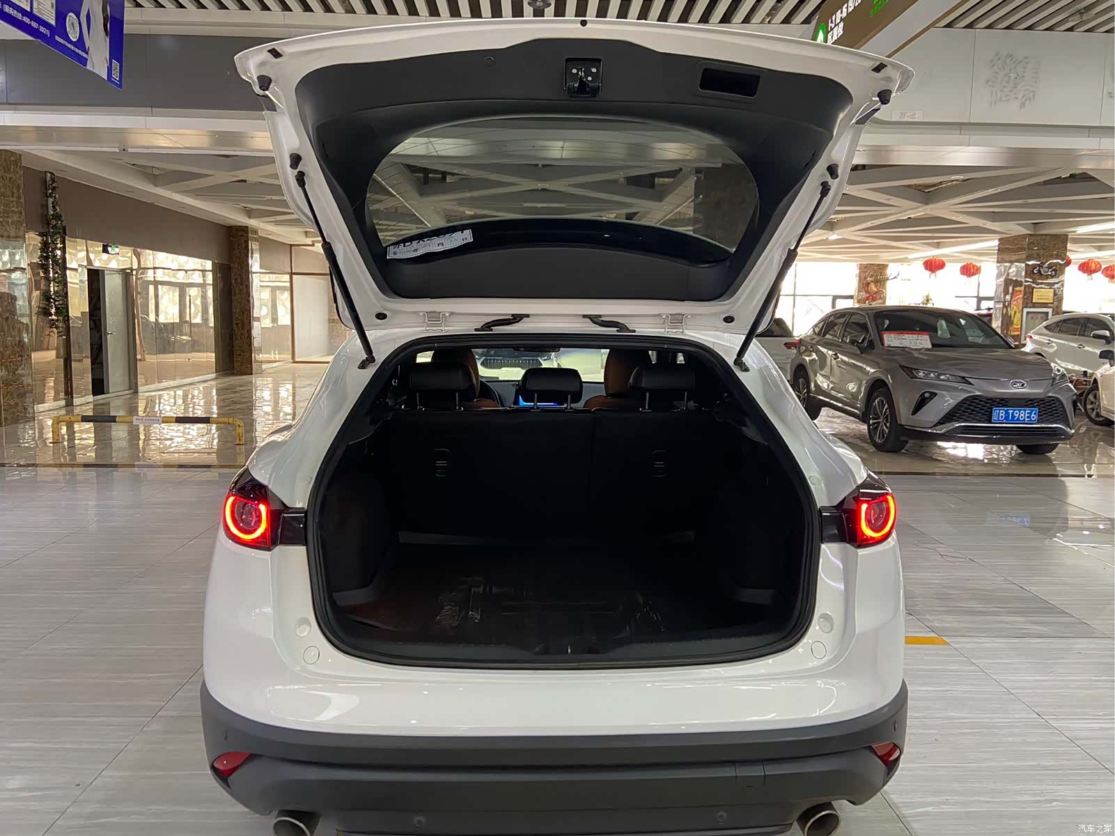 Mazda CX-4, 2023 12
