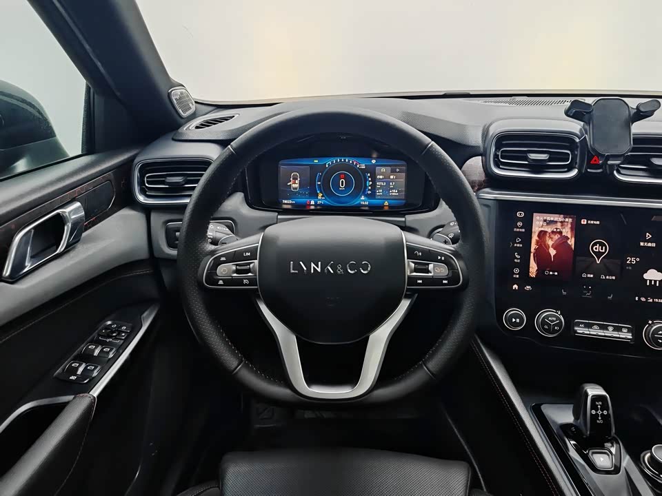 Lynk & Co 03 Lynk & Co 03