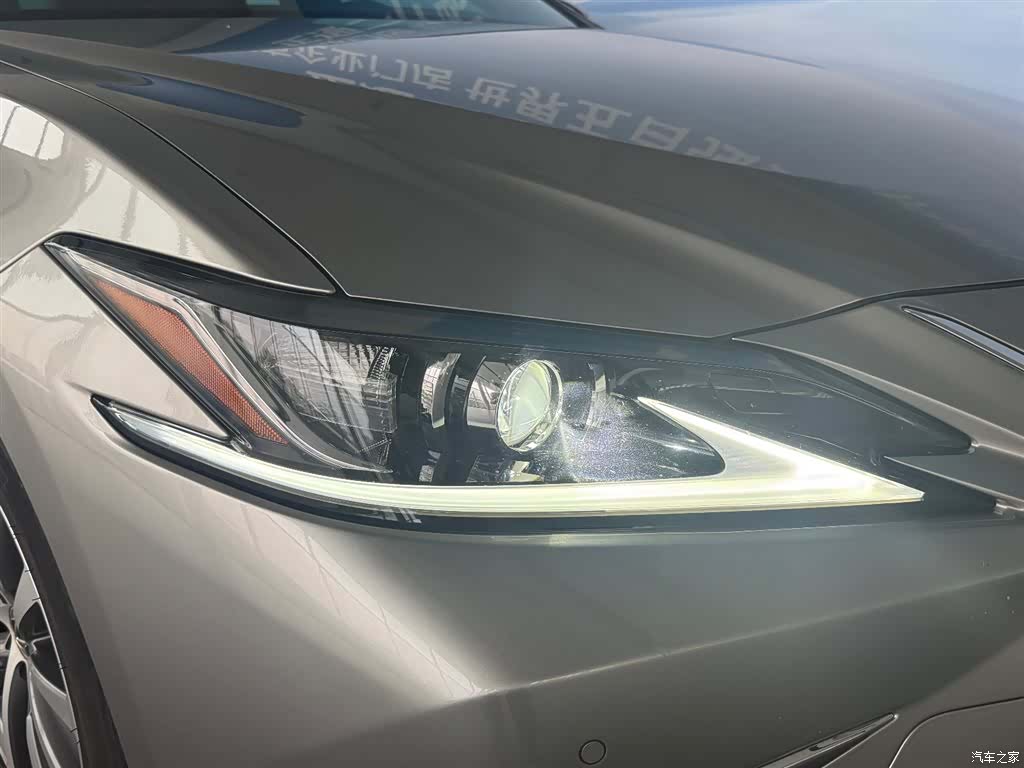 Lexus ES, 2021 9