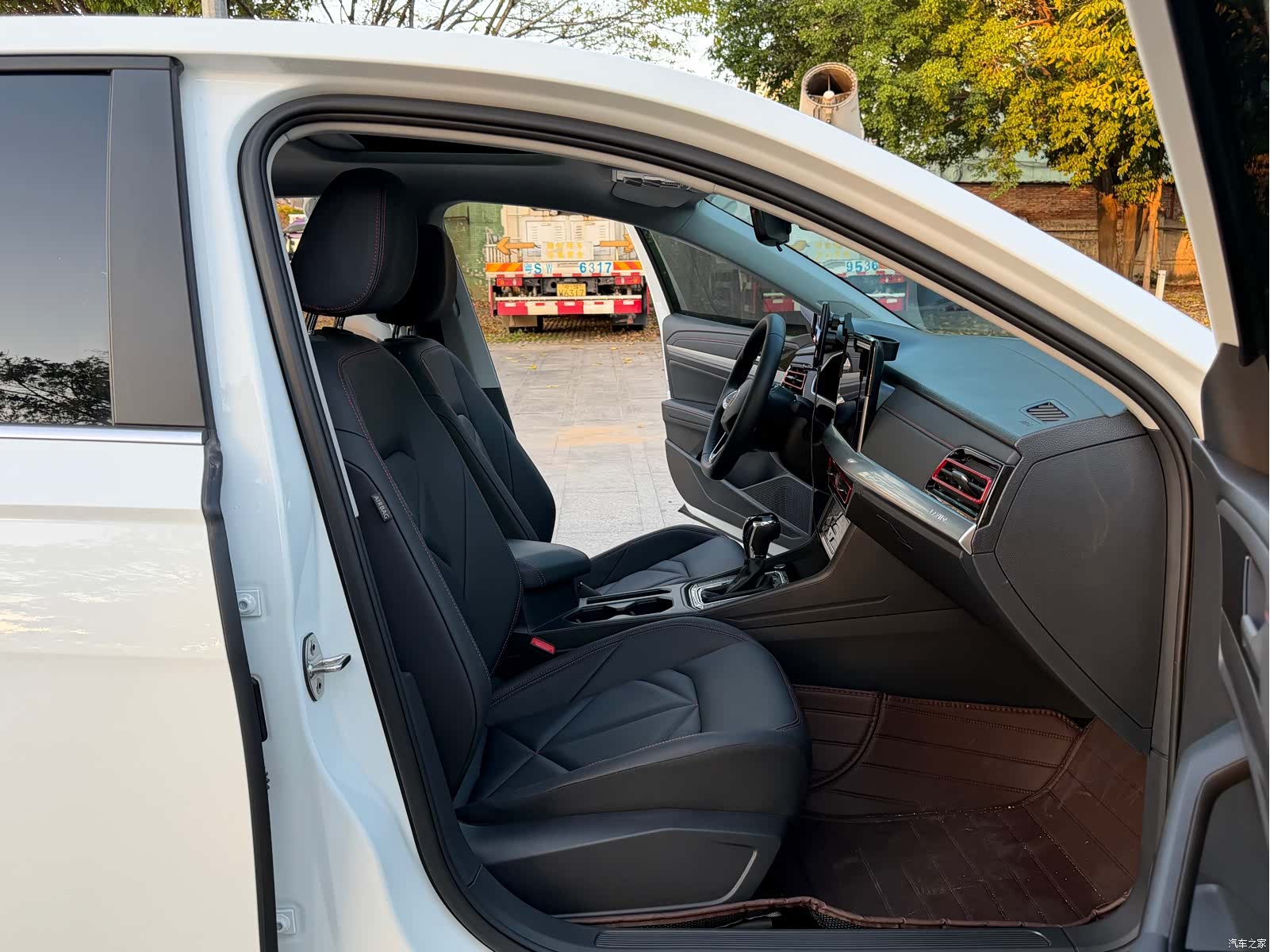 Volkswagen Lavida, 2025 12
