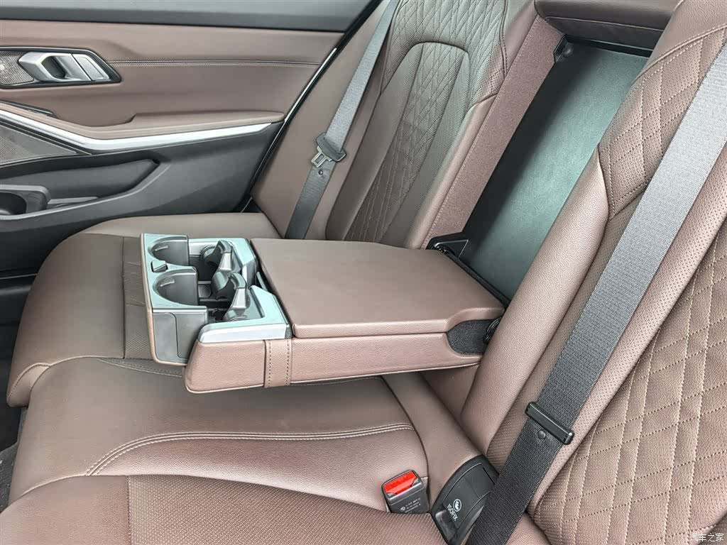 BMW 3 Series, 2024 16