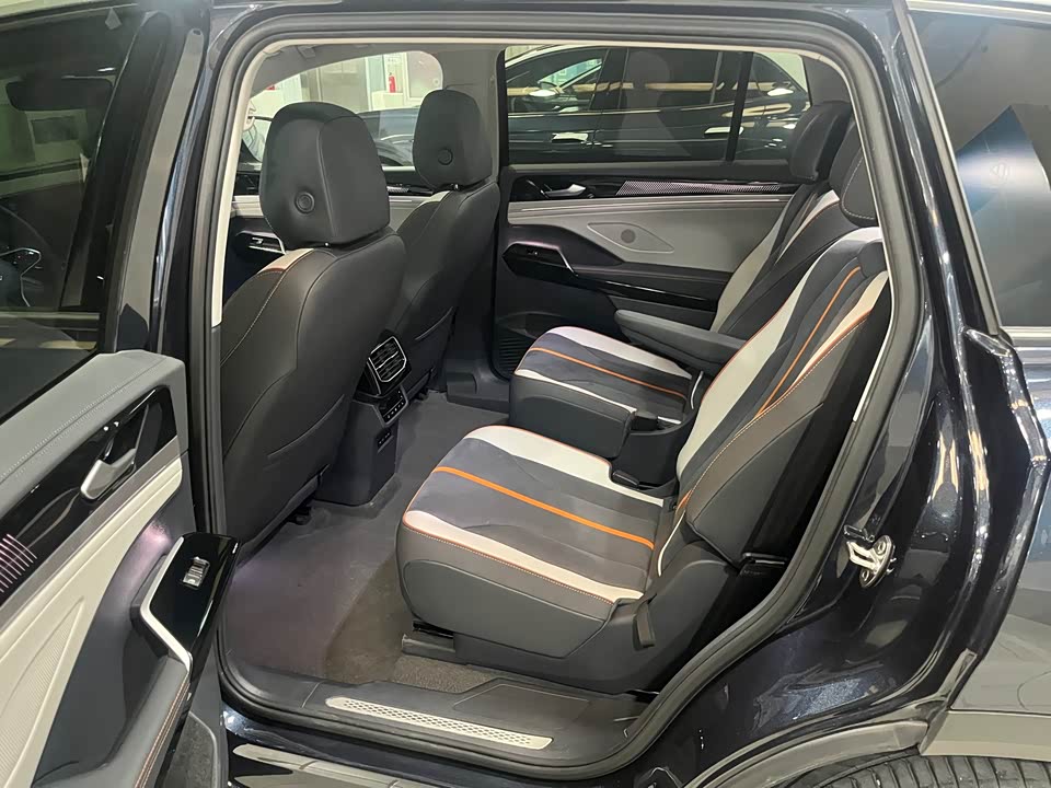 Volkswagen ID.6 CROZZ