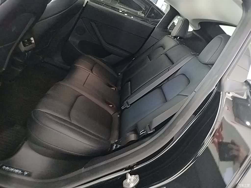 Tesla Model Y, 2023 17