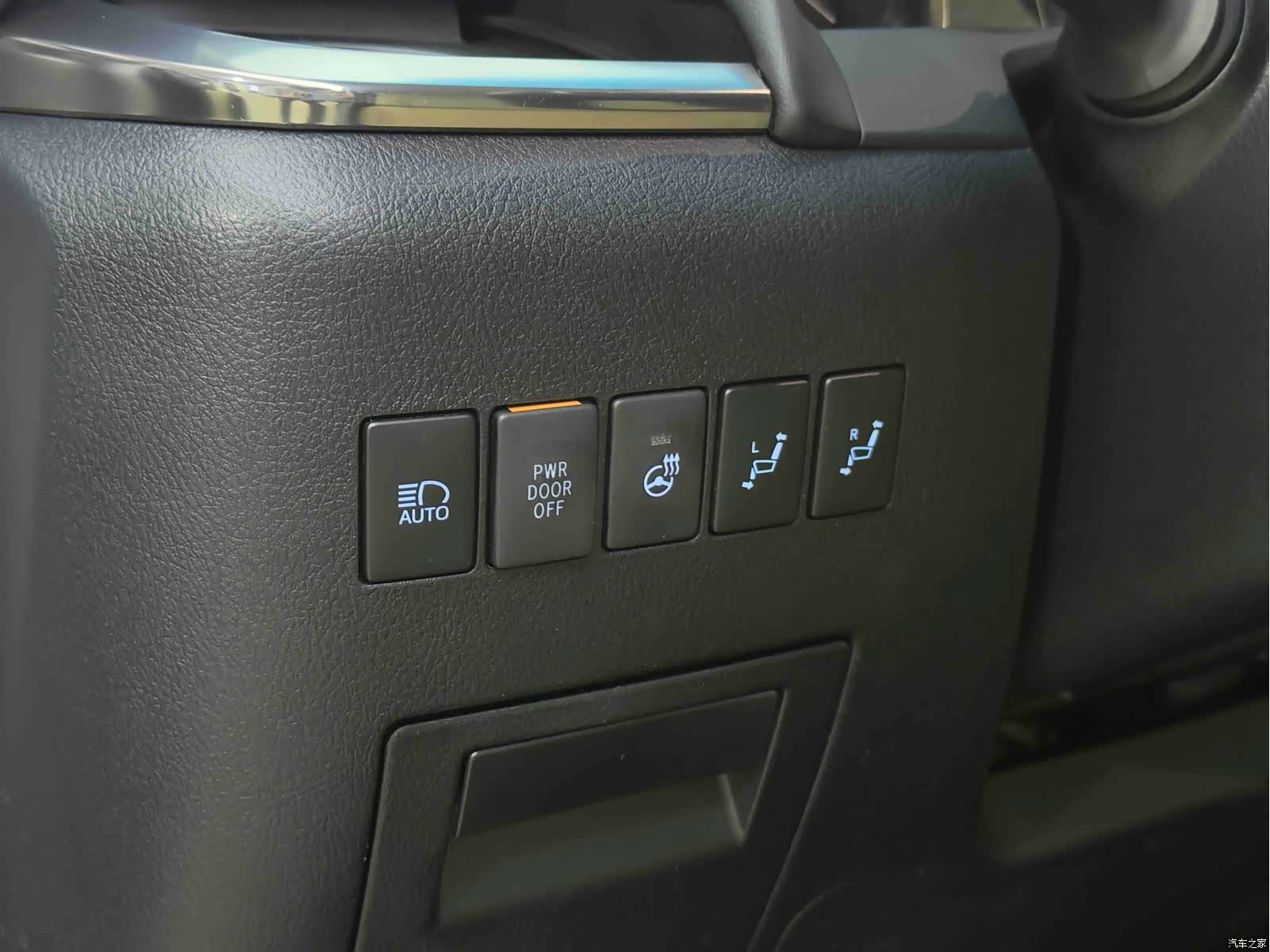 Toyota Vellfire, 2022 12