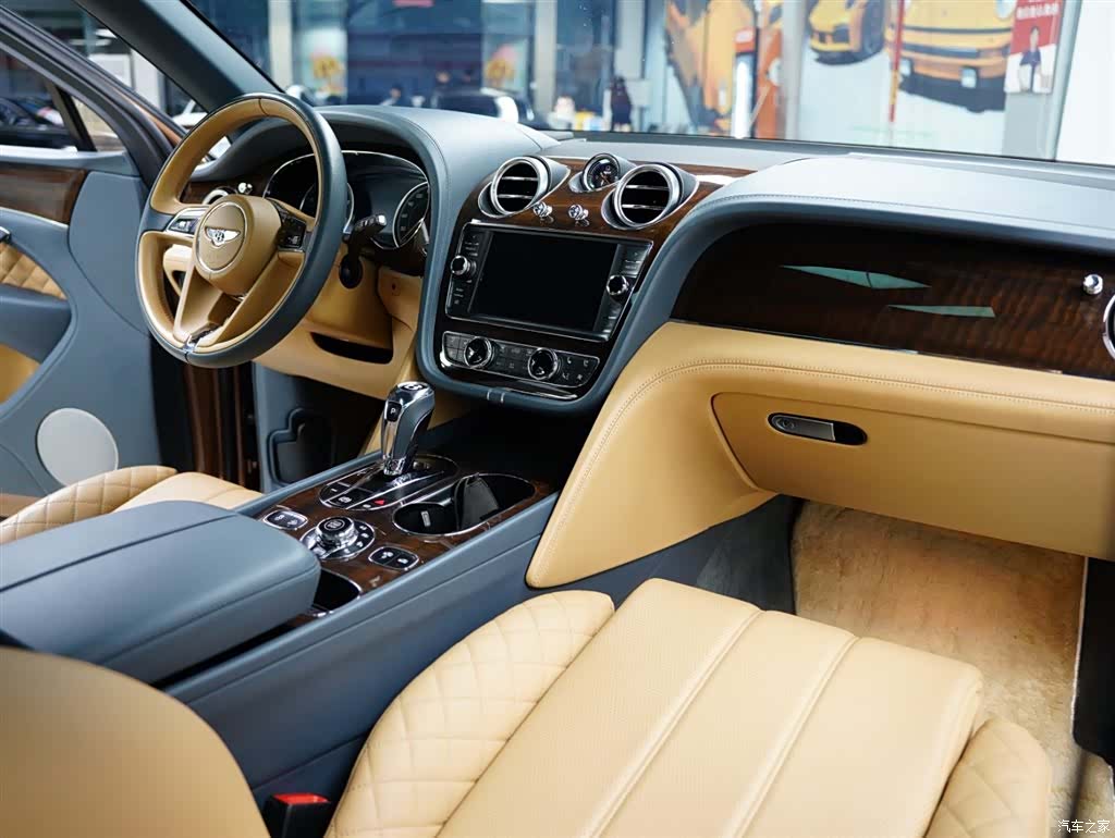 Bentley Bentayga, 2017 52