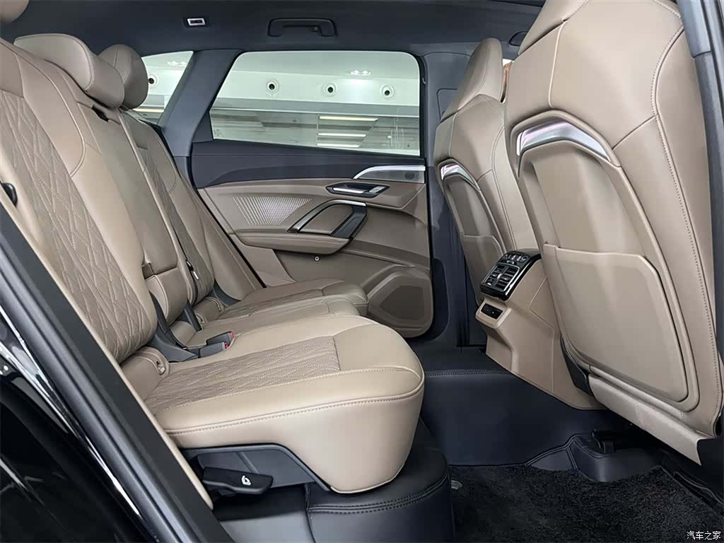 Audi Q5L, 2026 7