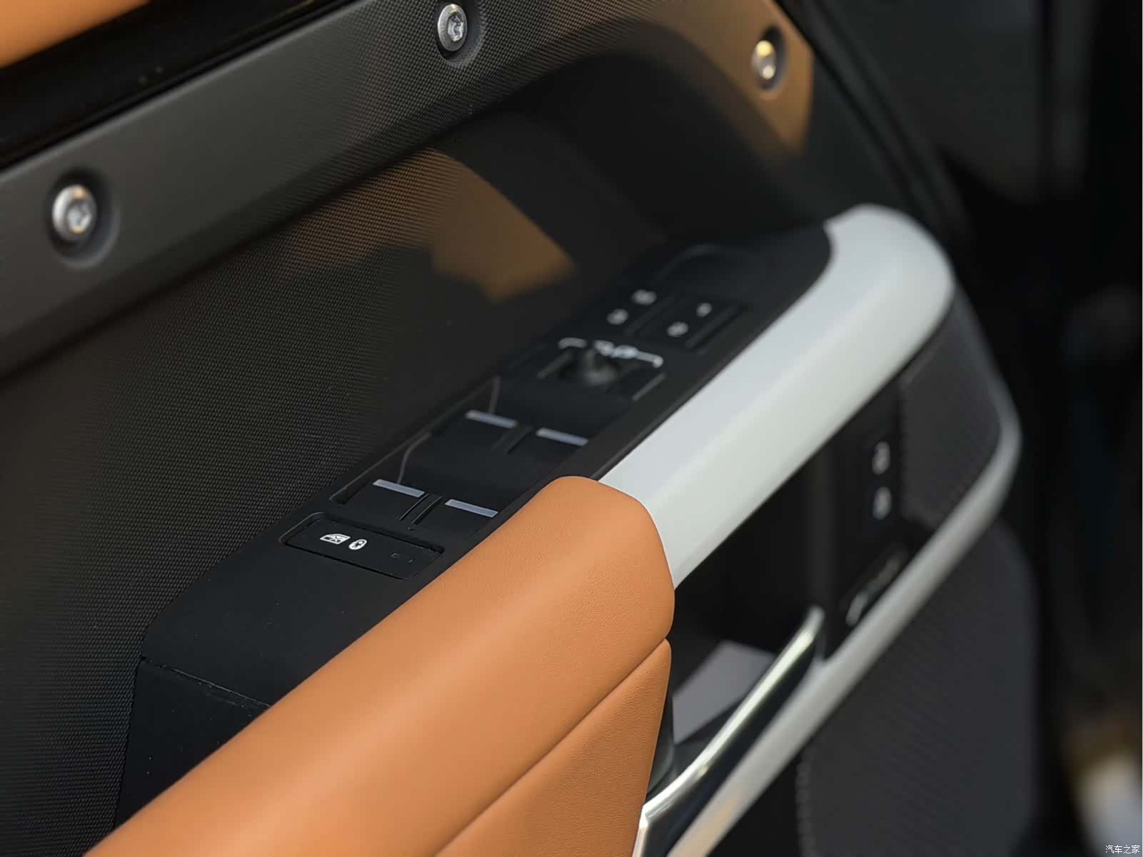 Land Rover Defender, 2024 16