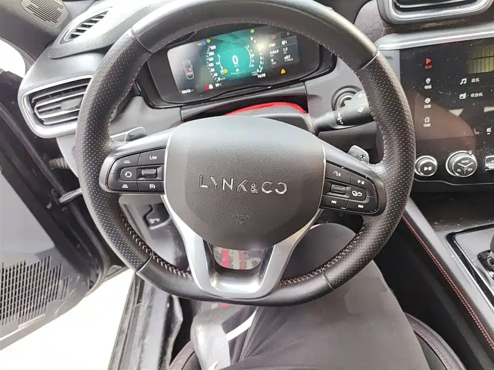 Lynk & Co 03