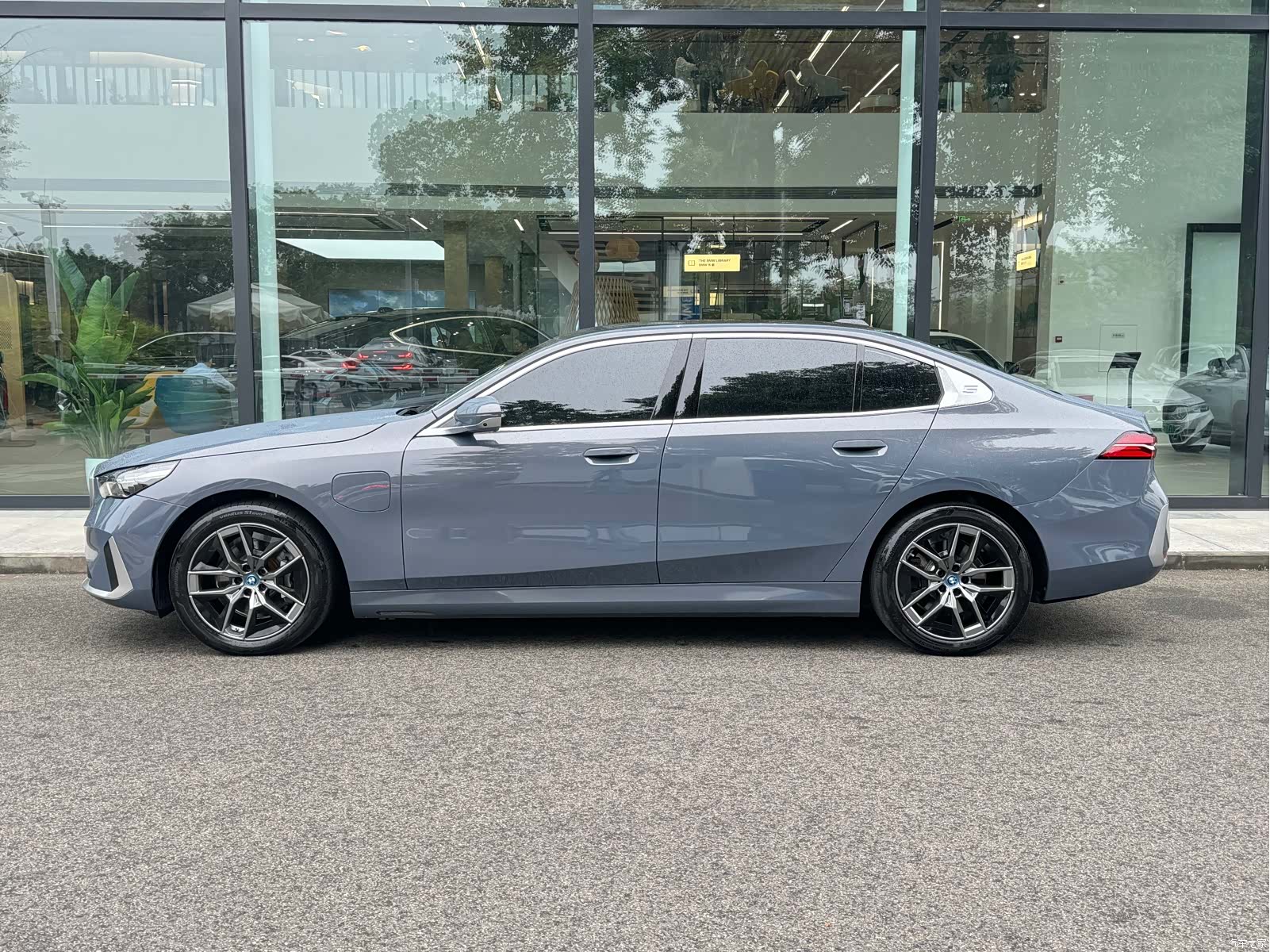BMW i5, 2024 4