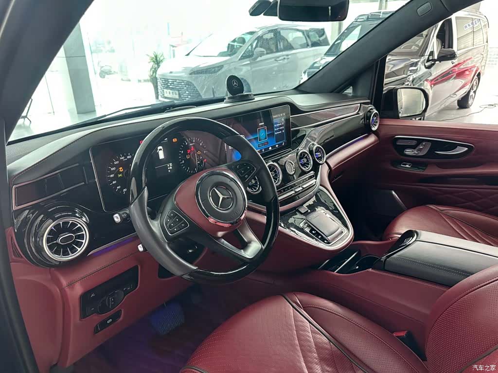 Mercedes-Benz 7, 2023 4