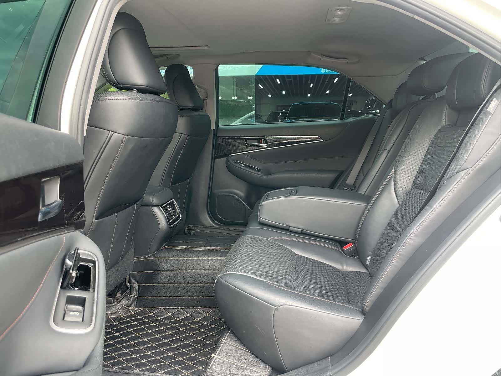 Toyota Crown, 2016 9