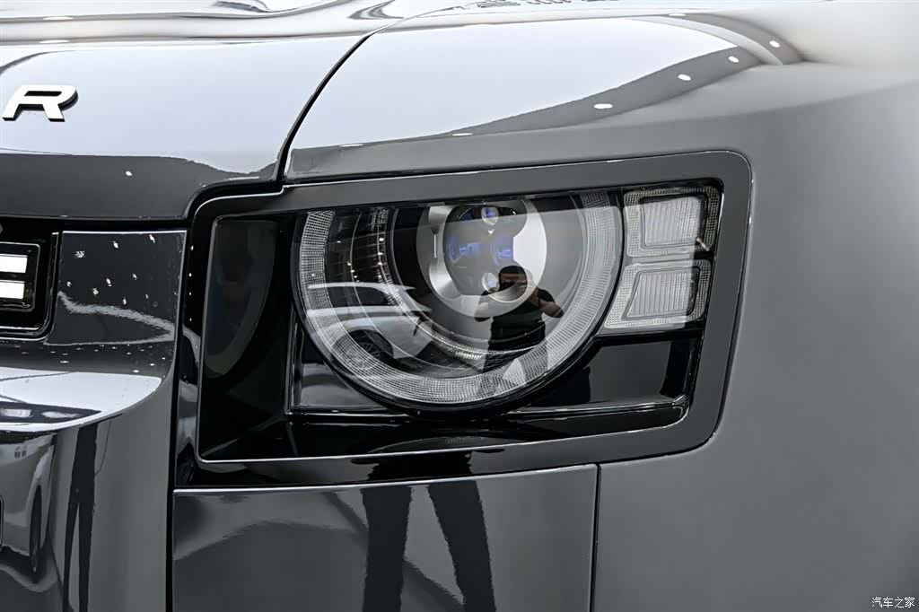 Land Rover Defender, 2024 10