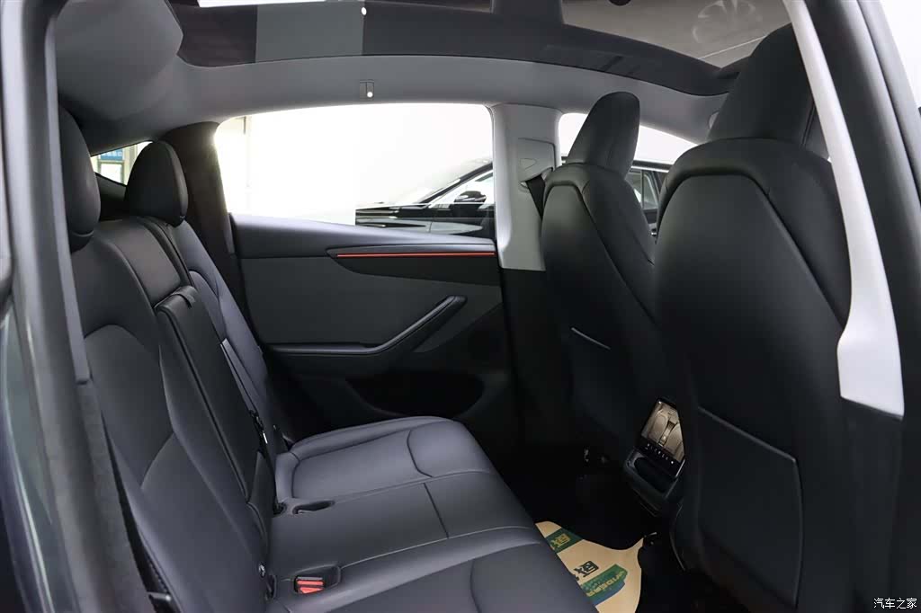 Tesla Model Y, 2025 13