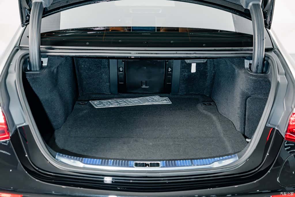Mercedes-Benz S-Class, 2023 27