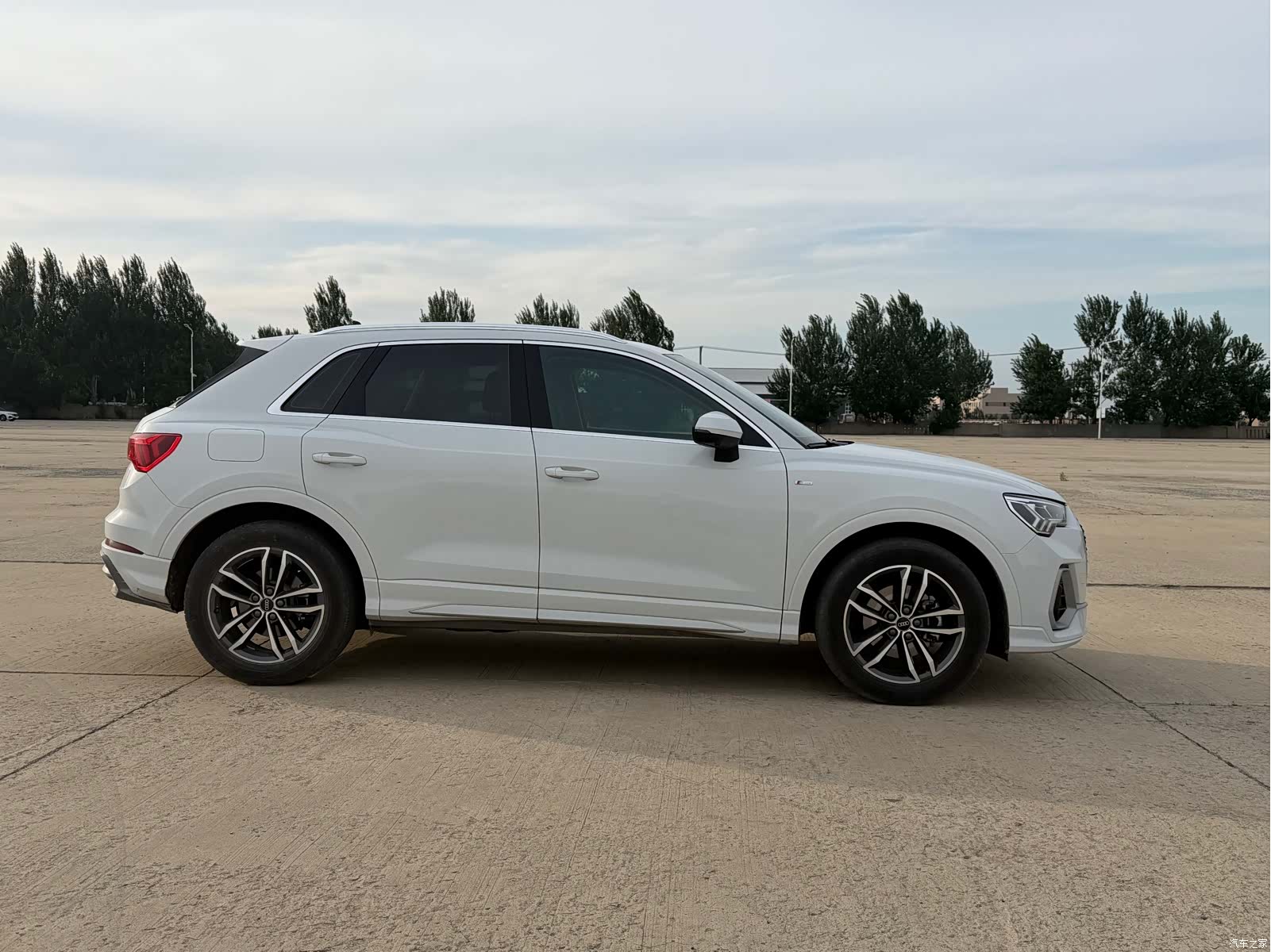 Audi Q3, 2022 4