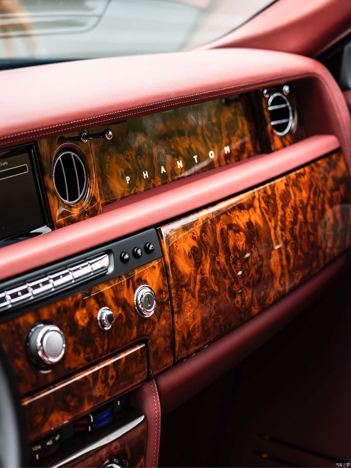 Rolls-Royce Phantom, 2016 12