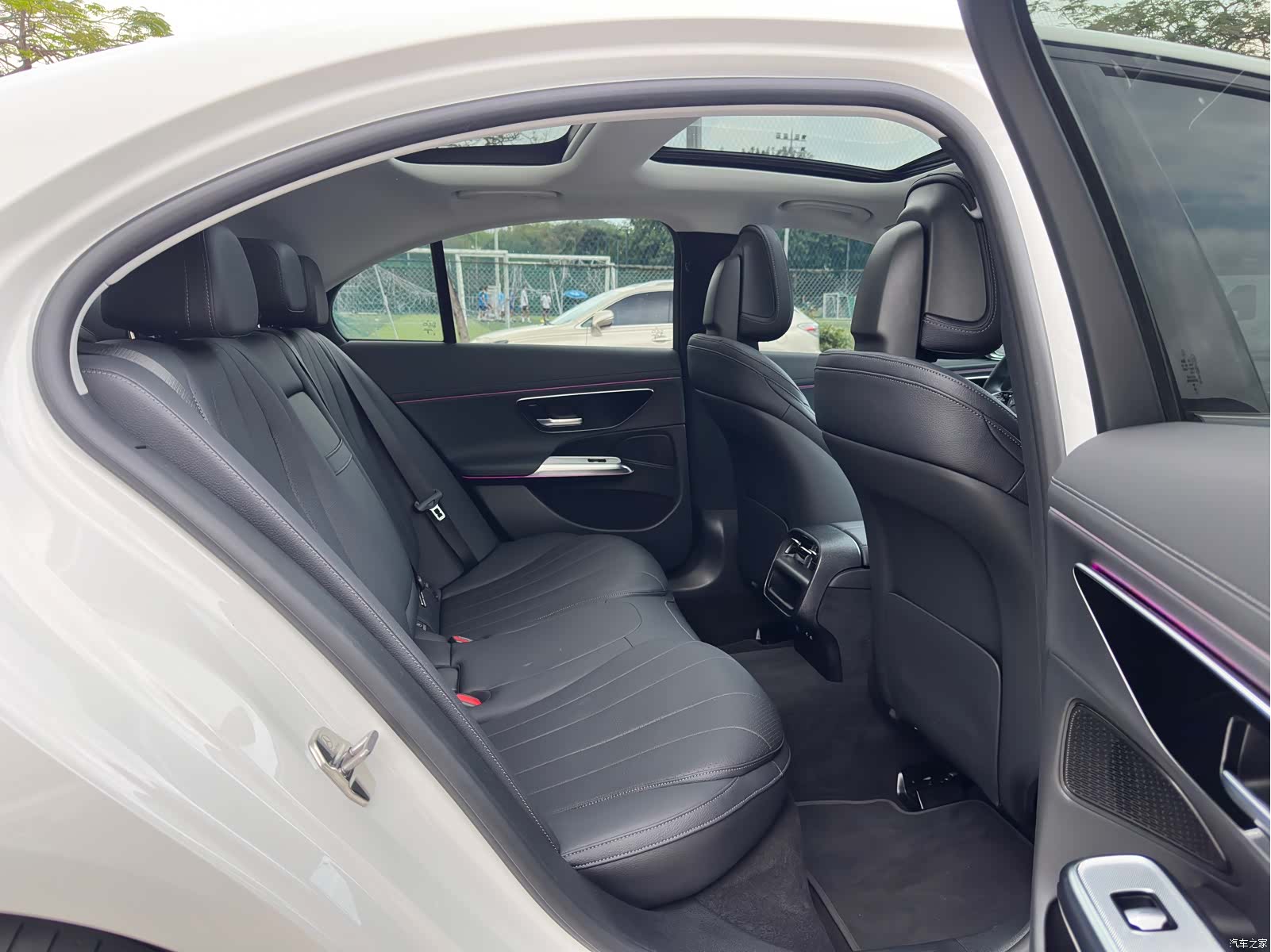 Mercedes-Benz E-Class, 2024 14