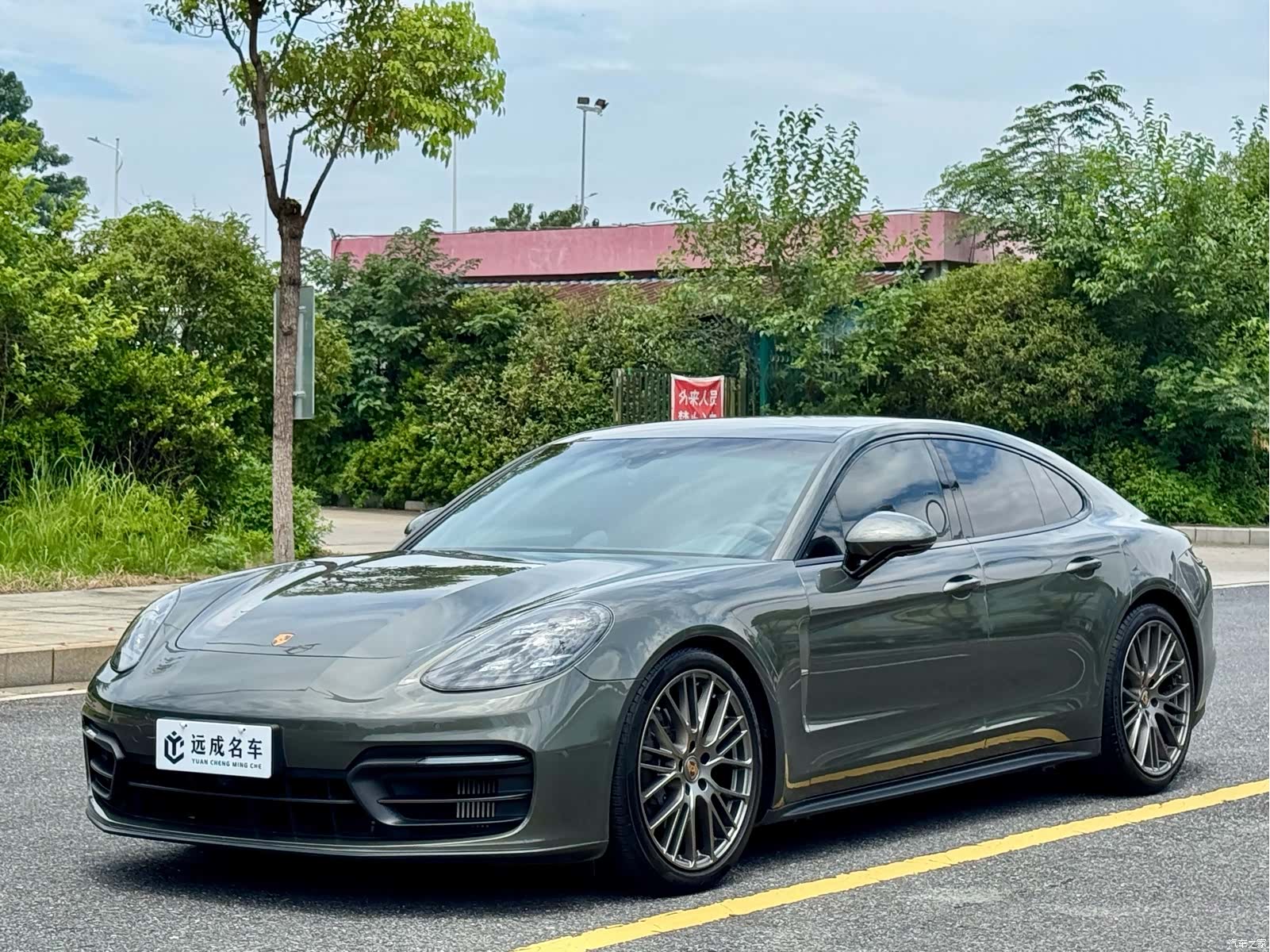 Porsche Panamera, 2023 1