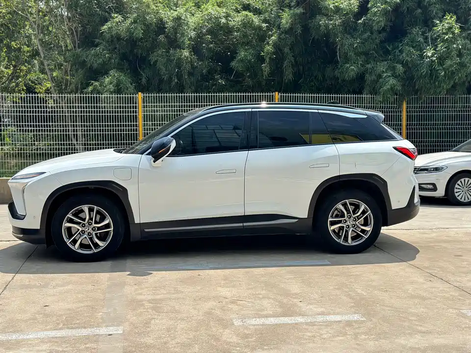 NIO ES6