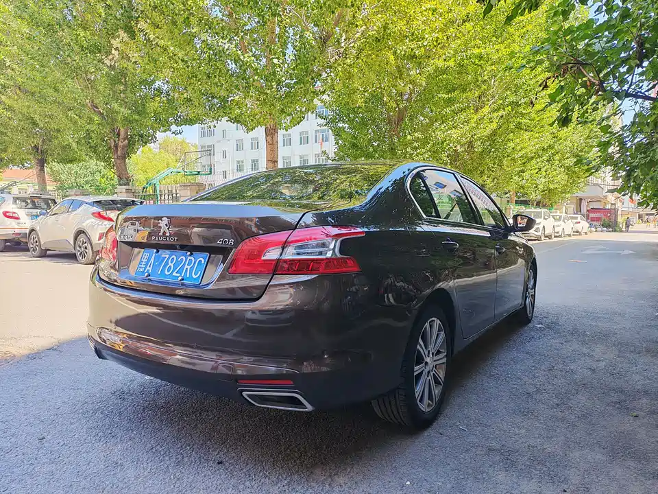 Peugeot 408