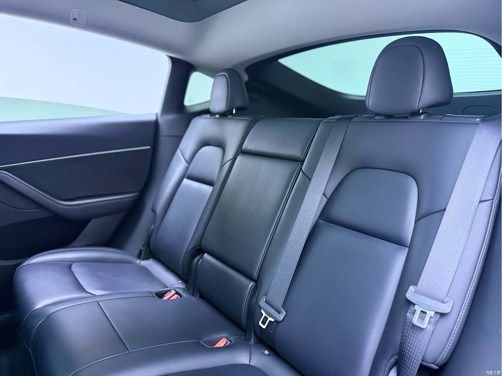 Tesla Model Y, 2022 18