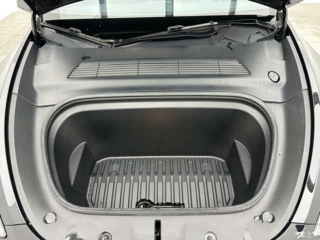 Tesla Model Y, 2022 16