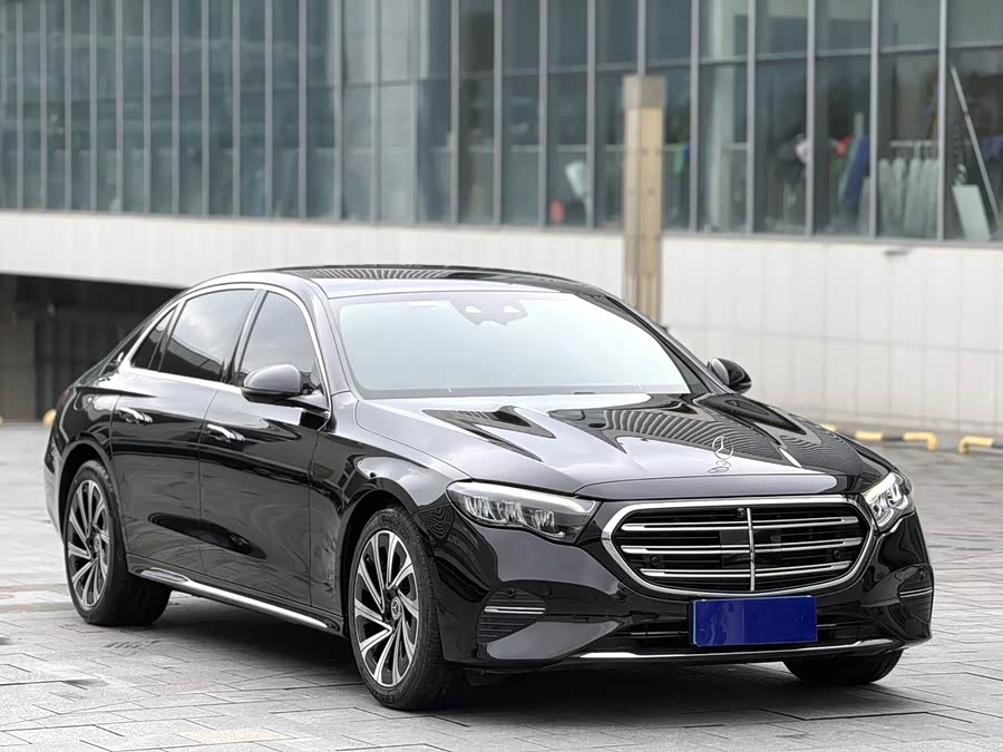 Mercedes-Benz E-Class 2024, фото 3