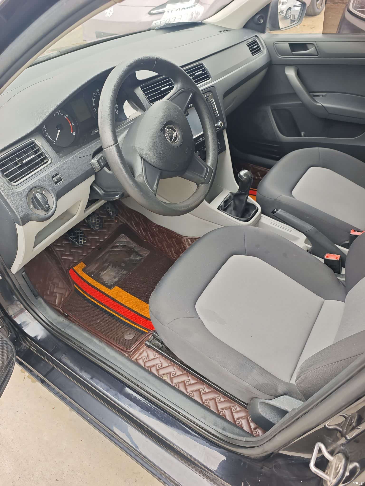 Skoda Rapid, 2015 6