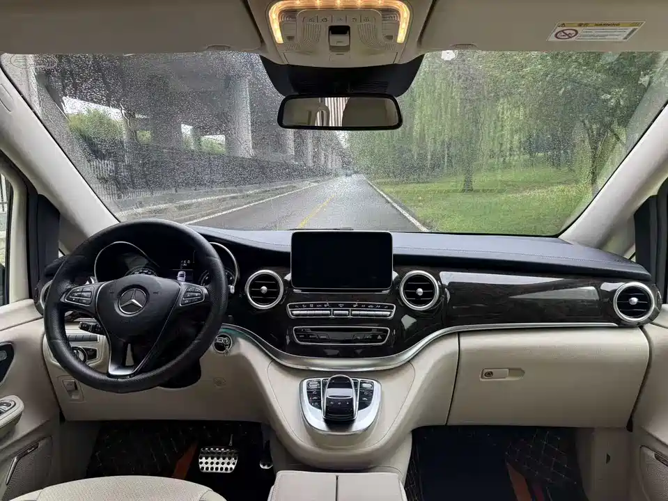 Mercedes-Benz V-class