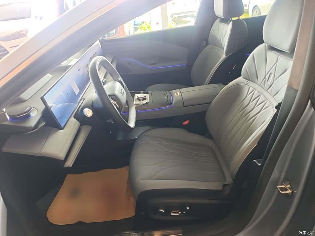 Geely E8, 2025 15