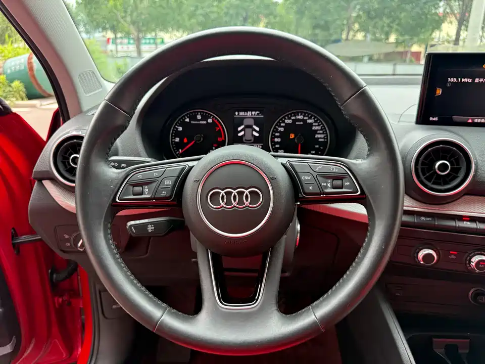 Audi Q2L
