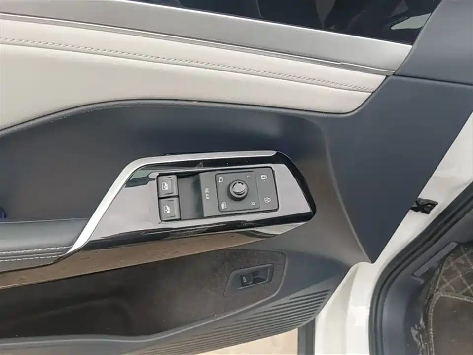 Volkswagen ID.6 CROZZ