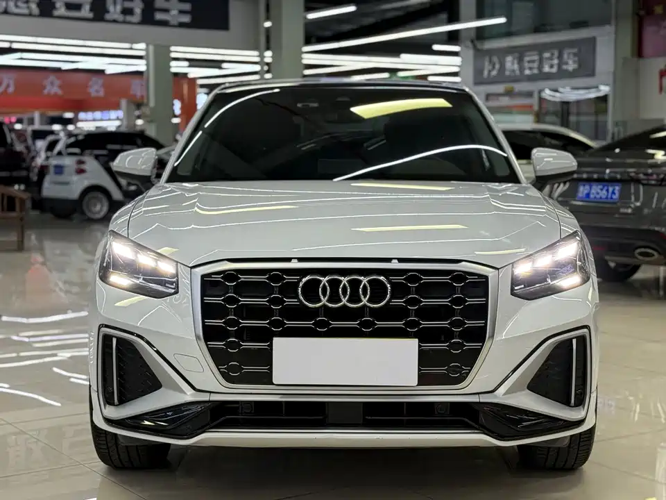 Audi Q2L