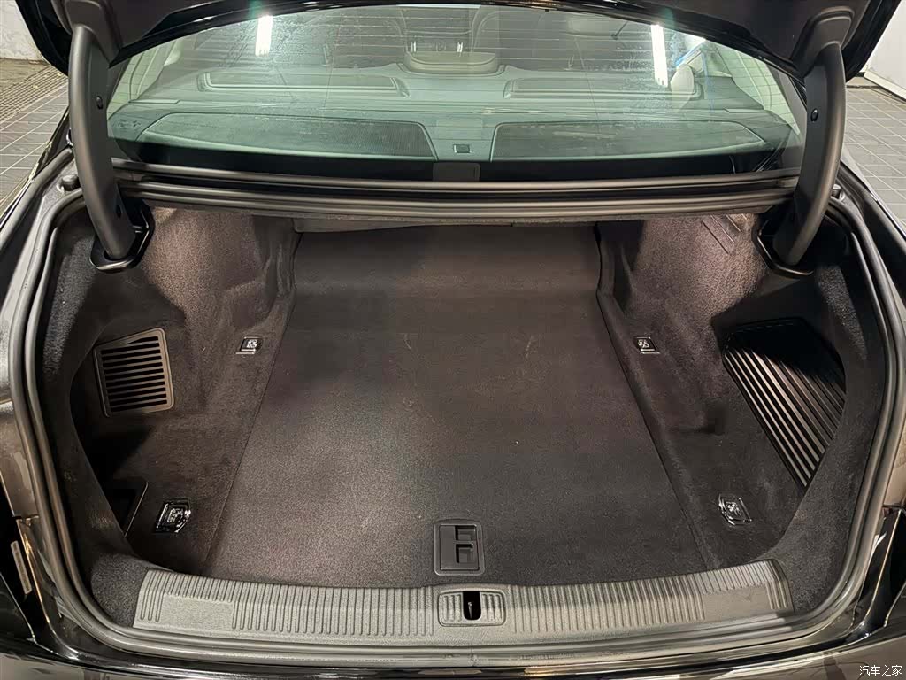 Audi A8L, 2025 14