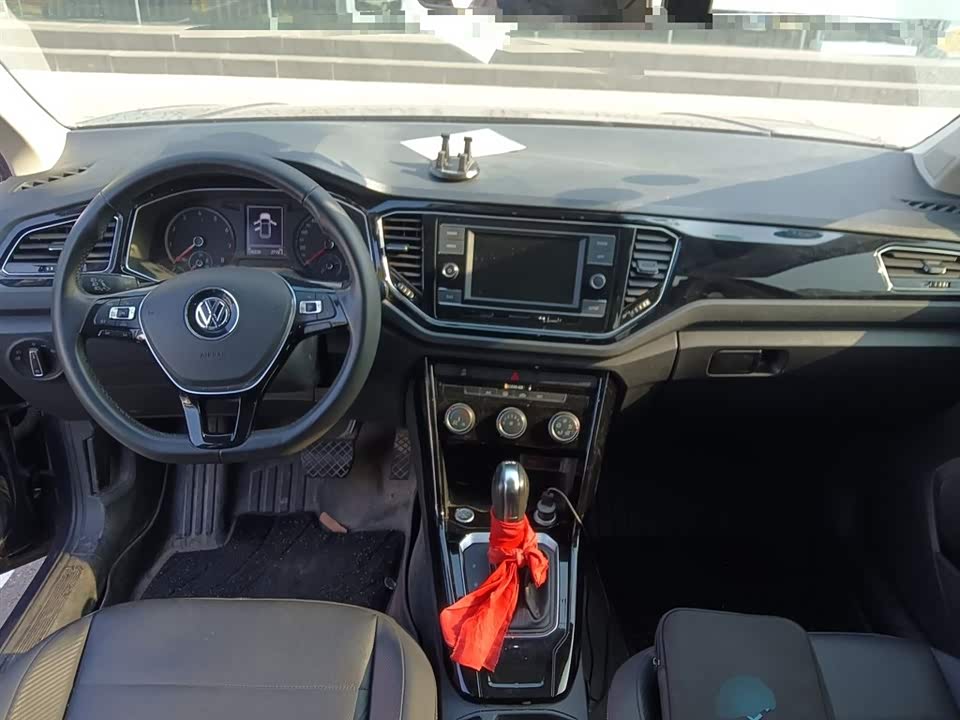 Volkswagen T-ROC exploring Songs