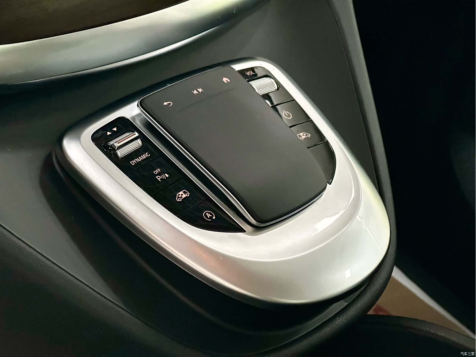 Mercedes-Benz V-Class, 2024 16