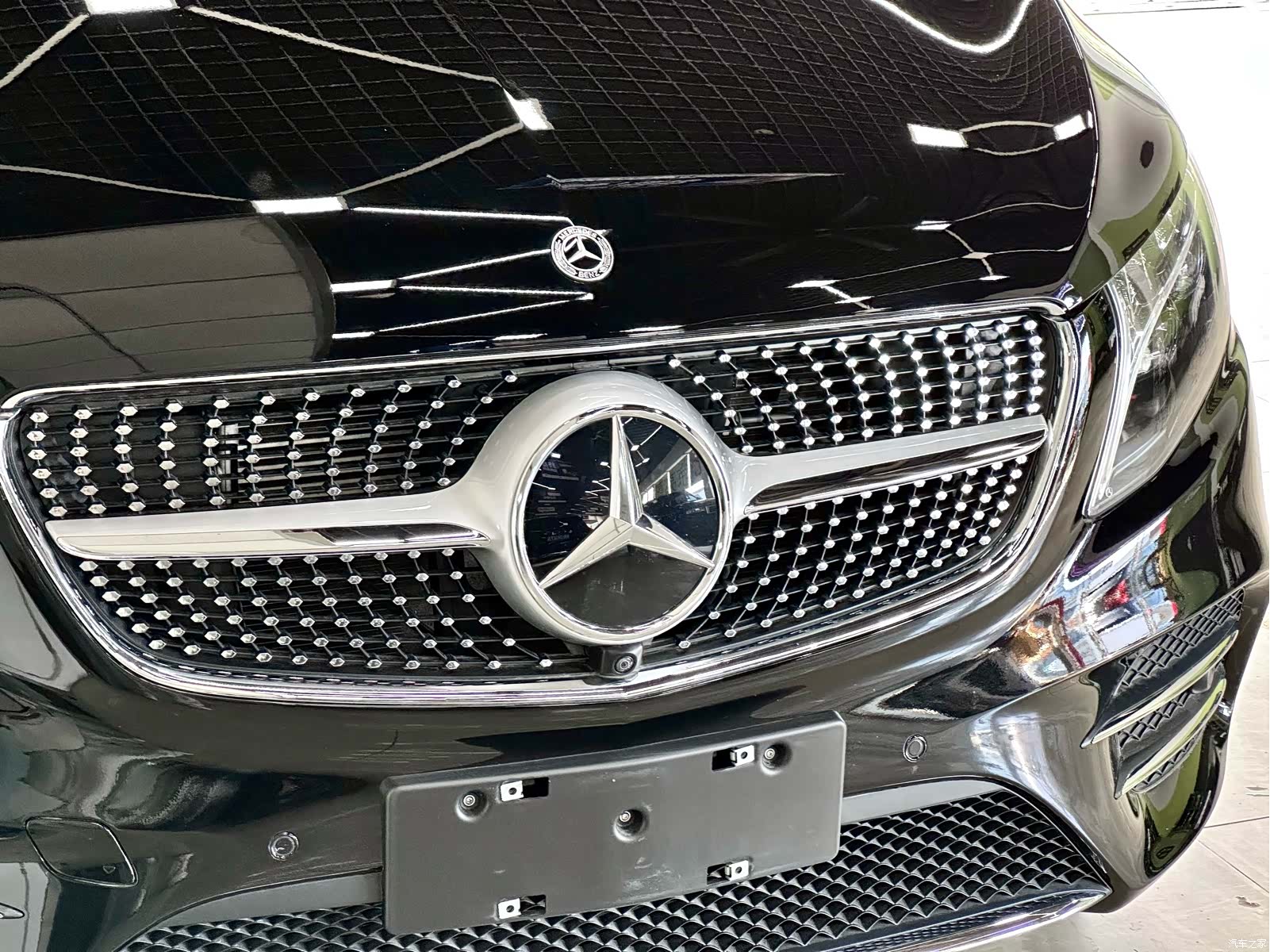 Mercedes-Benz V-Class, 2024 3