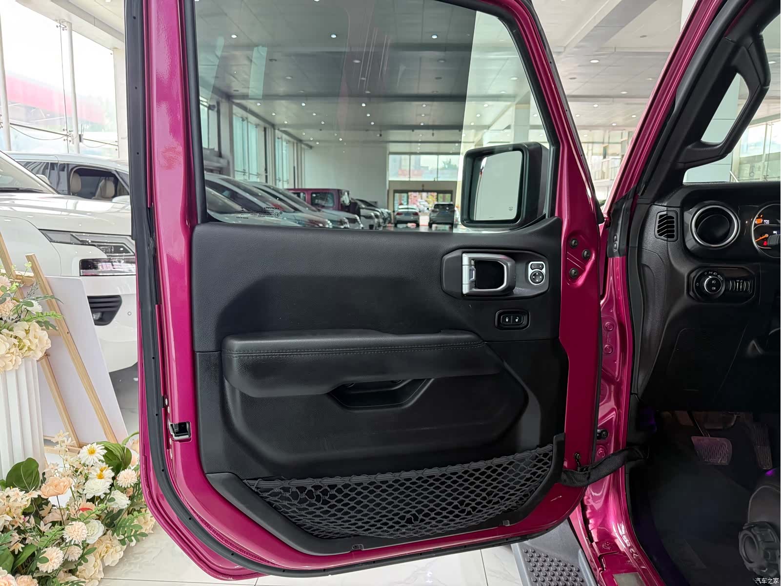 Jeep Wrangler, 2024 4